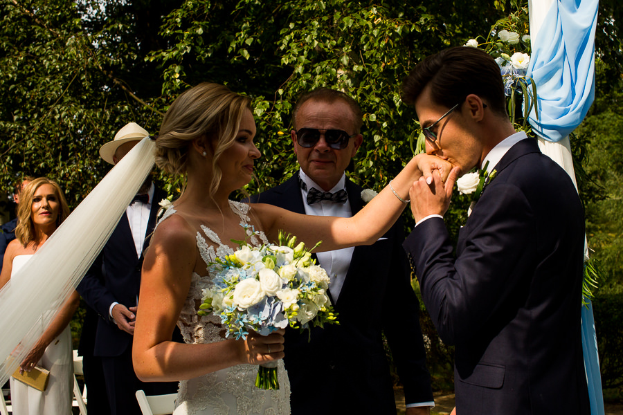 ceremonia ślubna w plenerze zdjęcie