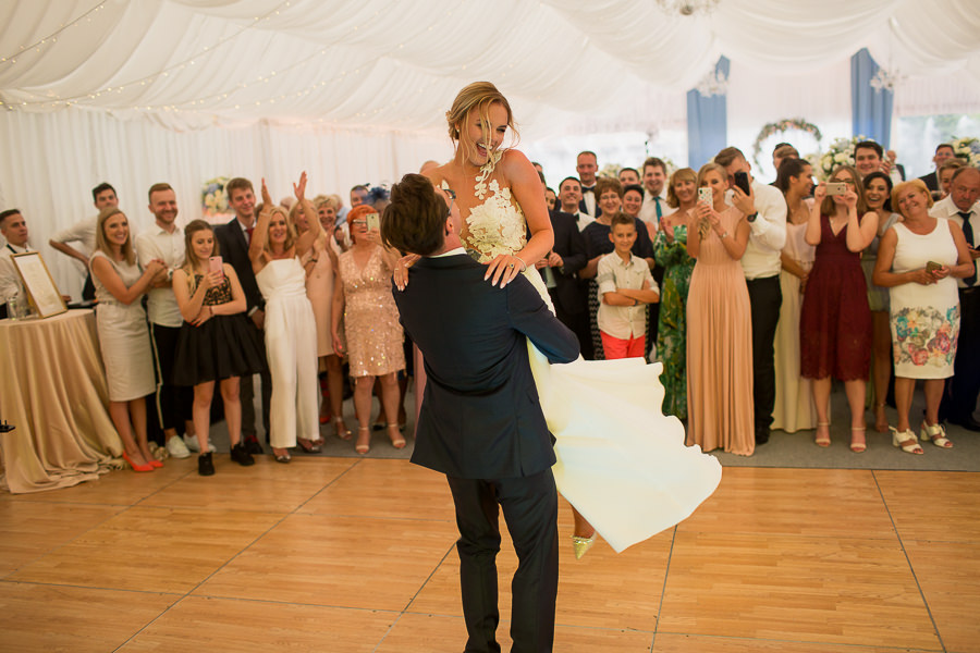 pierwszy taniec na weselu zdjęcie